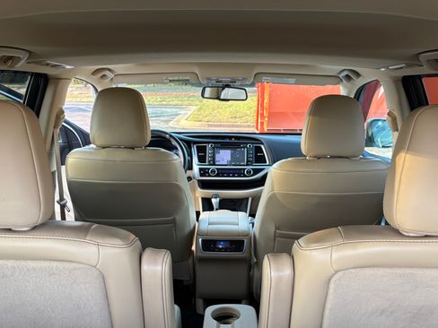Used 2015 Toyota Highlander Limited image 25