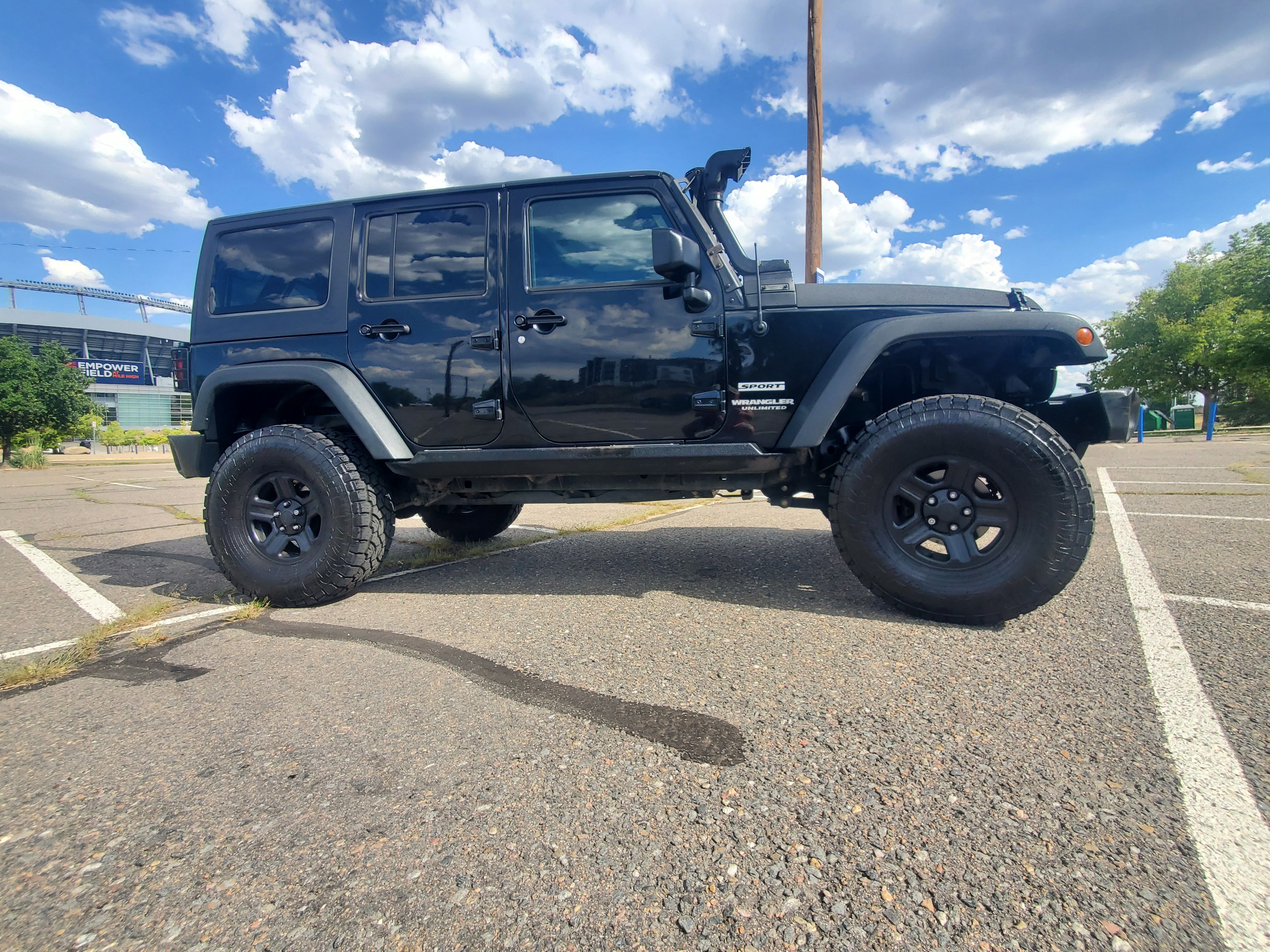 Used 2016 Jeep Wrangler Unlimited Sport w/ Connectivity Group AWD/4WD image 6