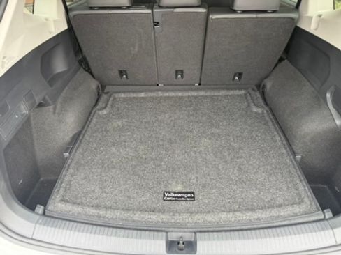 Used 2024 Volkswagen Tiguan SE w/ Panoramic Sunroof Package AWD/4WD image 5