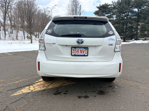 Used 2013 Toyota Prius V Five image 4