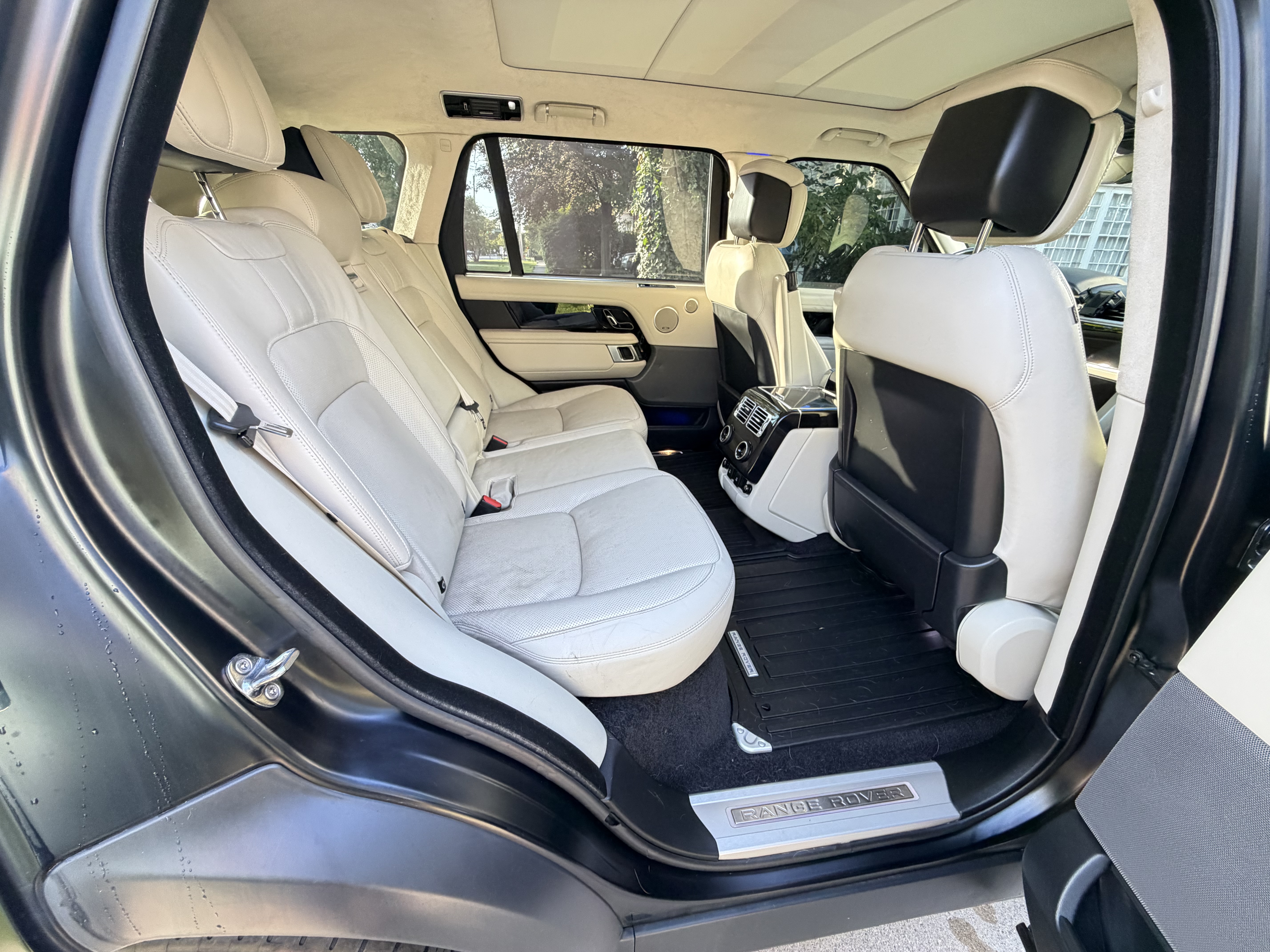 Used 2019 Land Rover Range Rover Long Wheelbase Supercharged AWD/4WD image 6