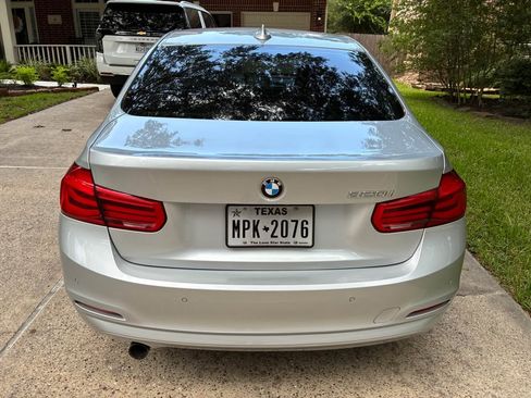 Used 2016 BMW 320i Sedan RWD image 9