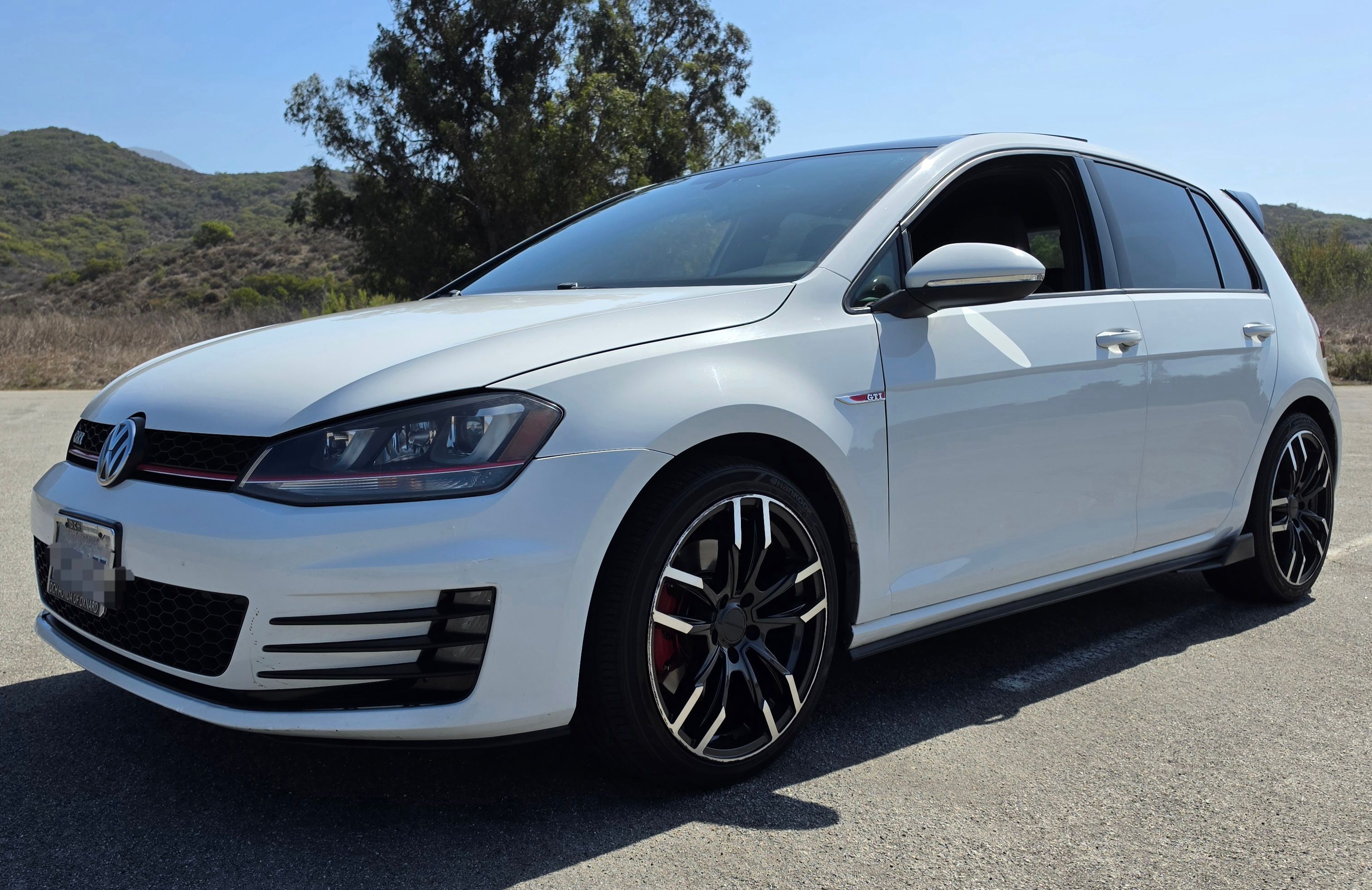 Used 2015 Volkswagen Golf 4-Door FWD image 4