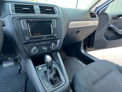 Used 2016 Volkswagen Jetta SE FWD image 24