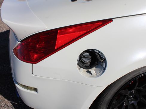 Used 2007 Nissan 350Z Coupe w/ Cargo Convenience Pkg image 18