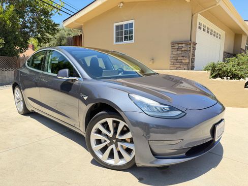 Used 2020 Tesla Model 3 Standard Range Plus RWD image 4