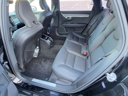 Used 2023 Volvo S90 B6 Plus image 9