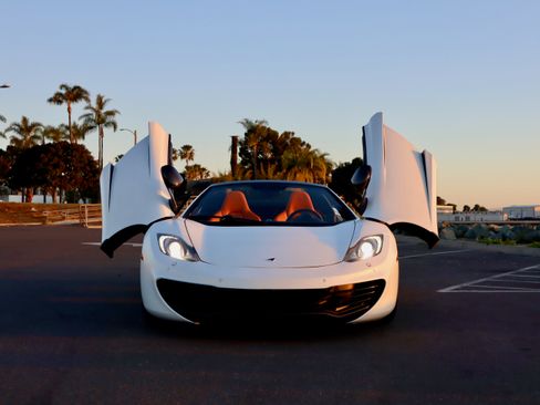 Used 2013 McLaren MP4-12C Spider image 2