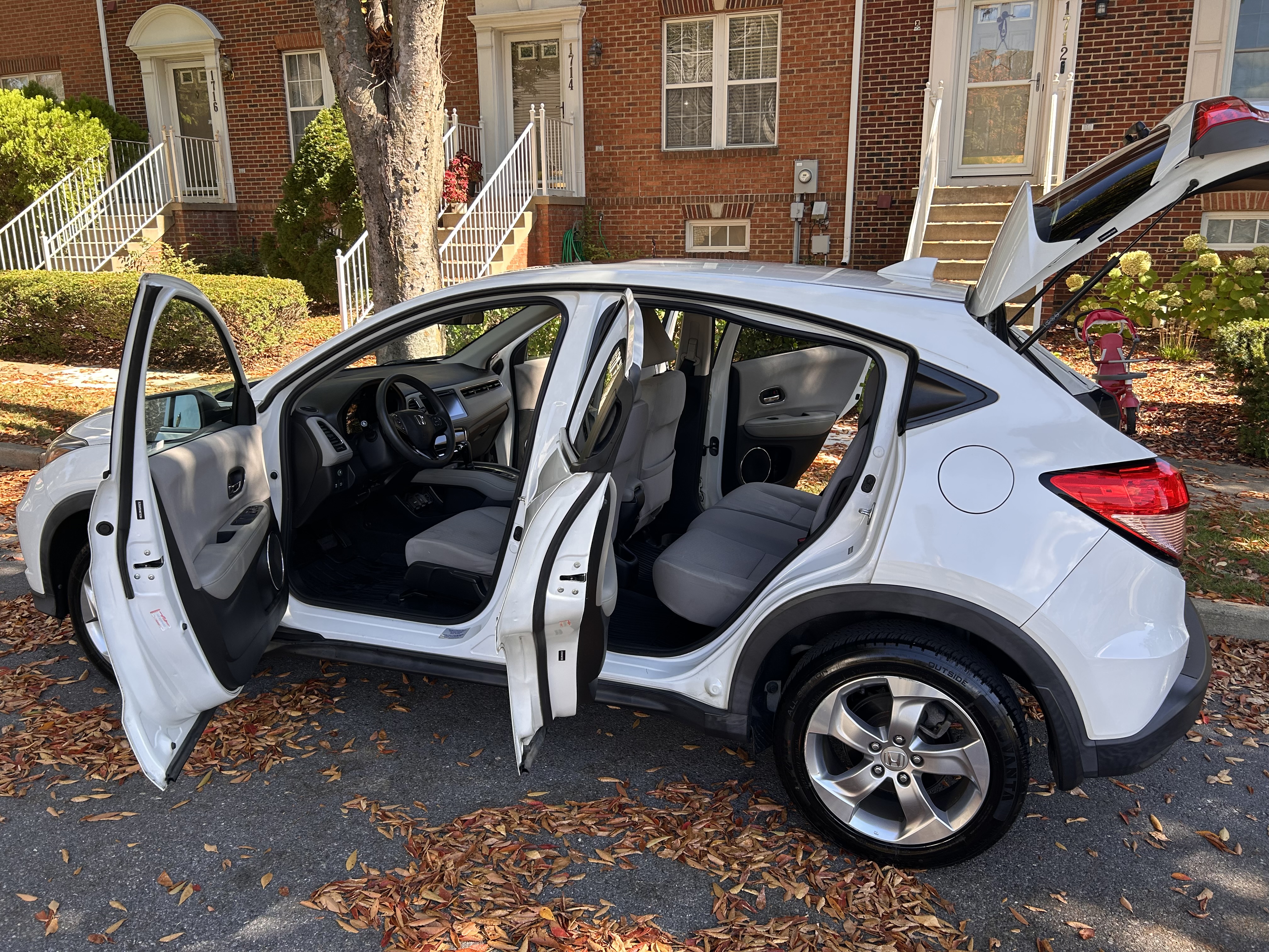 Used 2017 Honda HR-V EX image 11