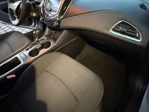 Used 2018 Chevrolet Cruze LT w/ LT Fleet Convenience Package image 27