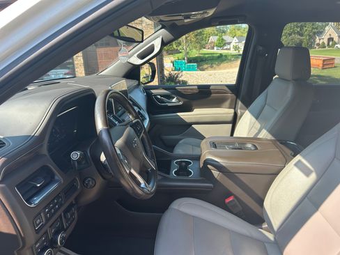 Used 2022 Chevrolet Suburban Z71 w/ Luxury Package AWD/4WD image 10