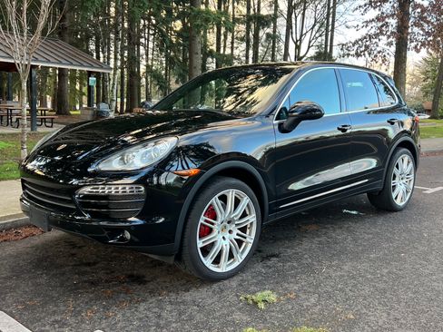 Used 2014 Porsche Cayenne Platinum Edition image 1
