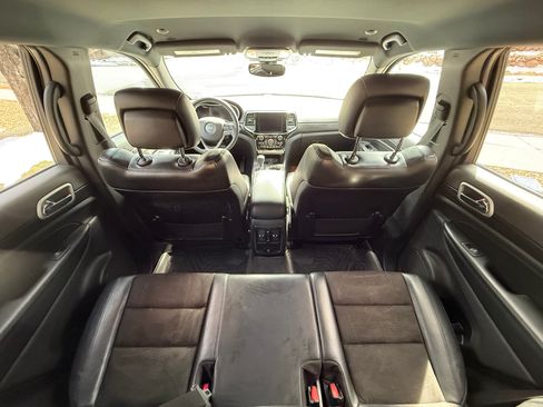 Used 2020 Jeep Grand Cherokee Altitude image 12