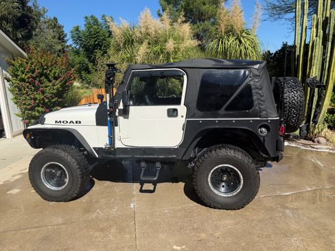 Used 2005 Jeep Wrangler Sport w/ 30" Tire & Wheel Group image 5