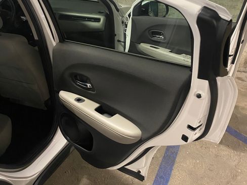 Used 2022 Honda HR-V LX image 14