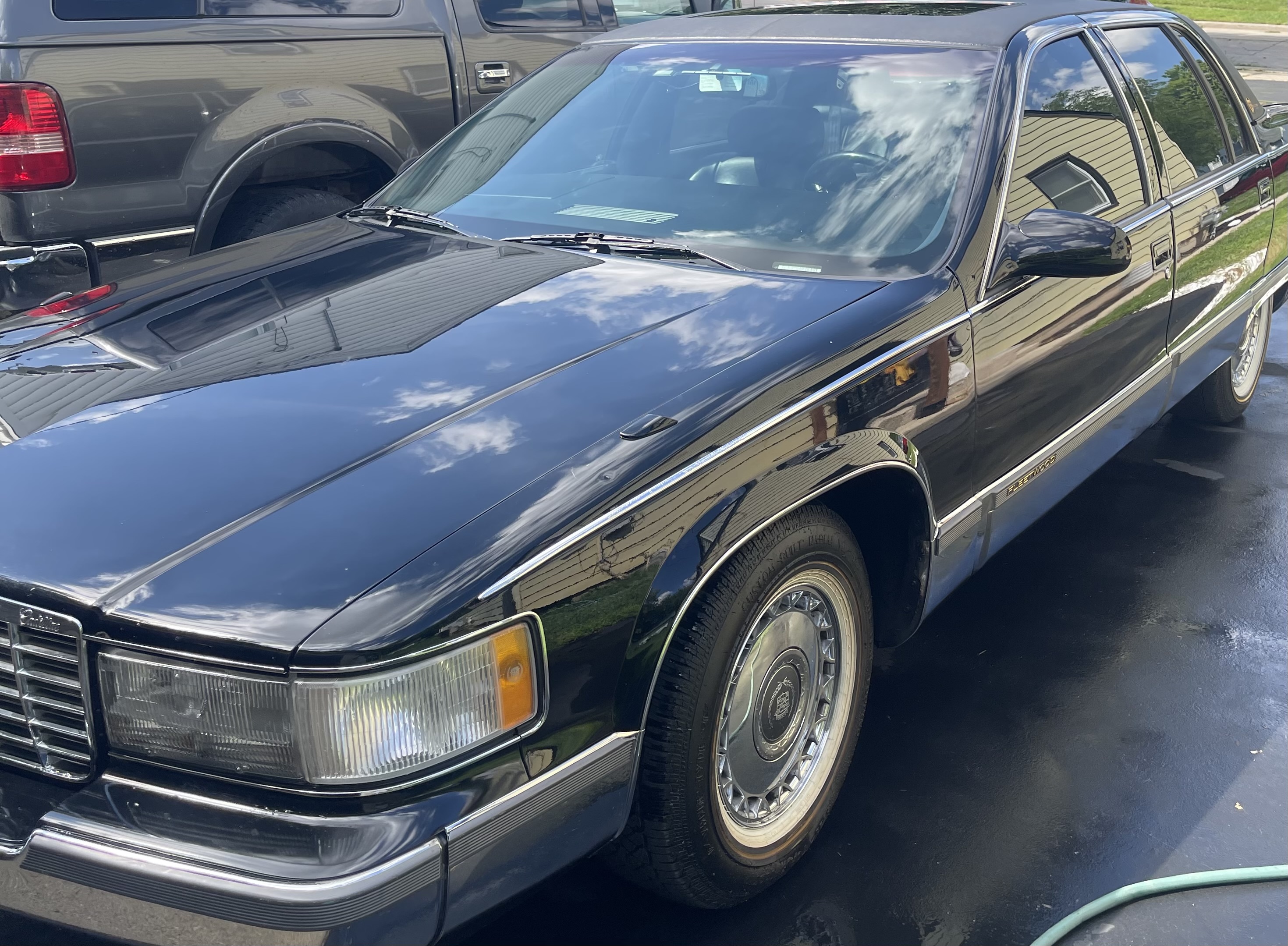 Used 1996 Cadillac Fleetwood Brougham RWD image 5
