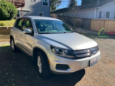Used 2014 Volkswagen Tiguan S image 11