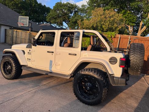 Used 2020 Jeep Wrangler Unlimited Sahara image 5