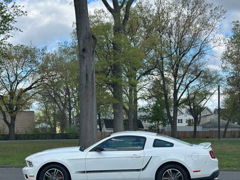 Used 2011 Ford Mustang Premium w/ 201A Rapid Spec Order Code image 9