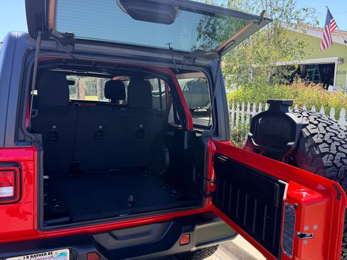 Used 2021 Jeep Wrangler Unlimited Rubicon AWD/4WD image 9