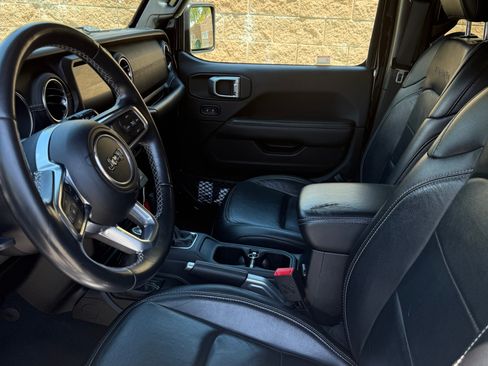 Used 2019 Jeep Wrangler Unlimited Sahara AWD/4WD image 9