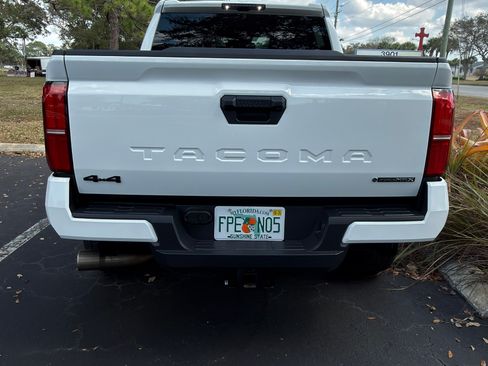 Used 2025 Toyota Tacoma TRD Off-Road image 11