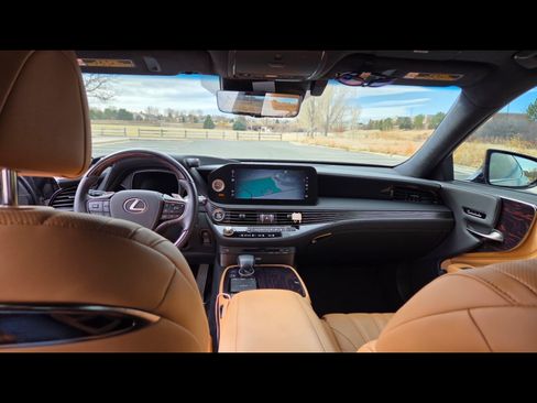 Used 2022 Lexus LS 500 AWD w/ Luxury Package image 16