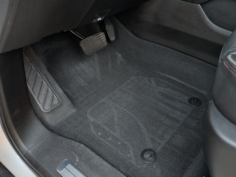 Used 2021 Chevrolet Suburban RST w/ Luxury Package image 23