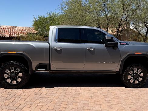 Used 2024 GMC Sierra 2500 Denali w/ Denali Reserve Package AWD/4WD image 1