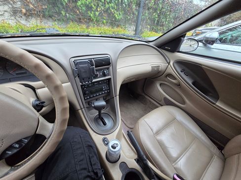 Used 2001 Ford Mustang Premium image 9
