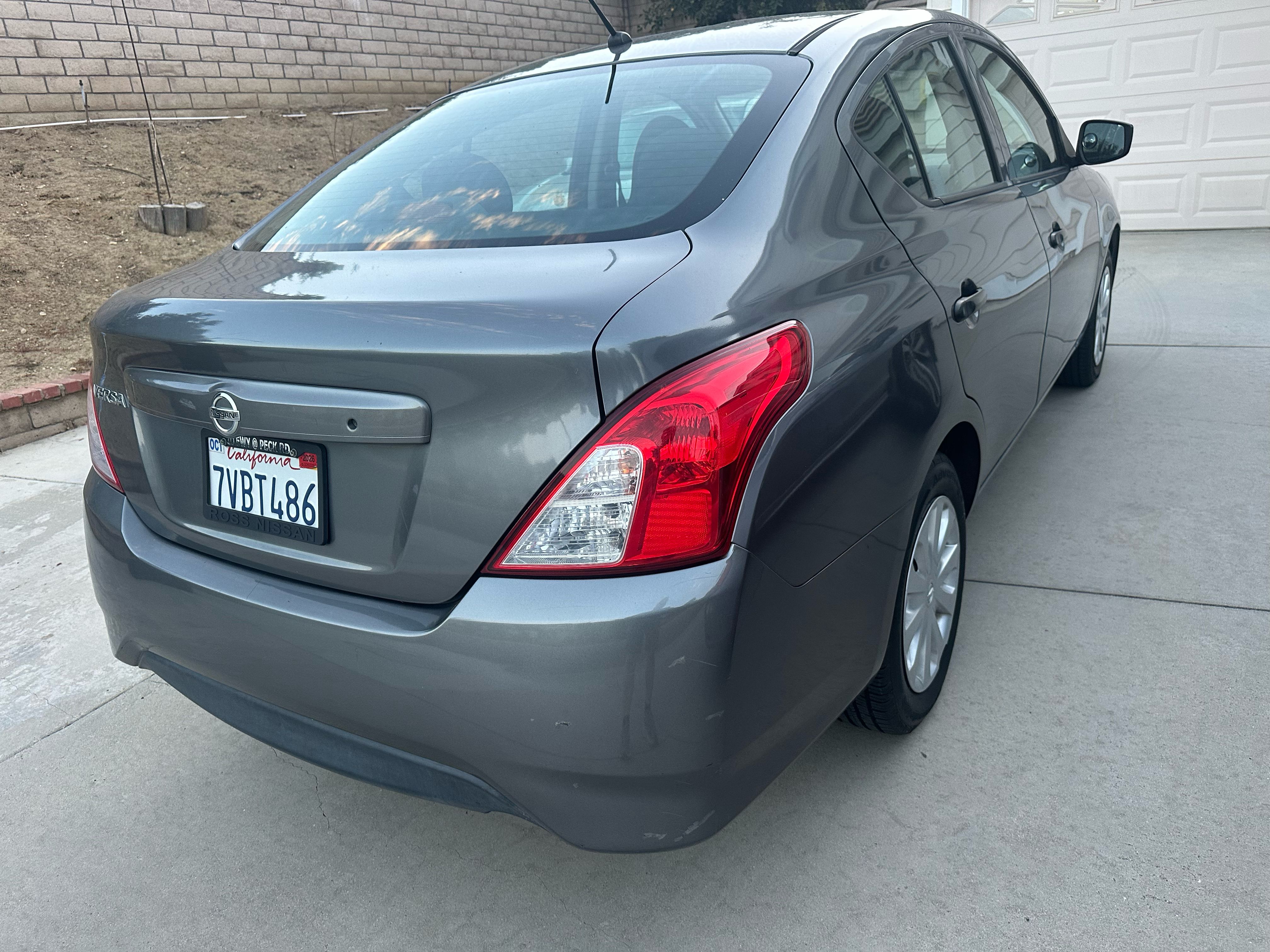 Used 2016 Nissan Versa S FWD image 5