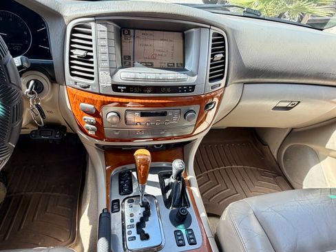 Used 2004 Lexus LX 470 4WD image 16