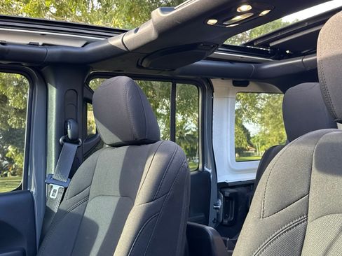 Used 2023 Jeep Wrangler Unlimited Sport image 15