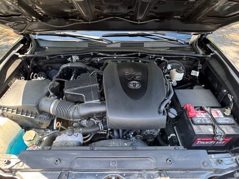 Used 2019 Toyota Tacoma SR5 AWD/4WD image 22