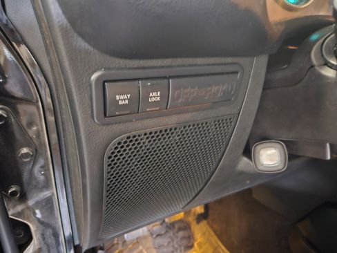 Used 2015 Jeep Wrangler Rubicon w/ Power Convenience Group image 8