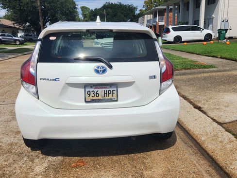 Used 2016 Toyota Prius C Two image 8