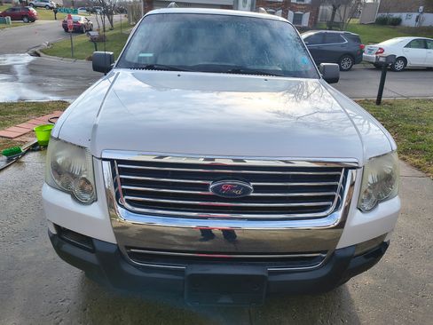 Used 2007 Ford Explorer XLT image 8