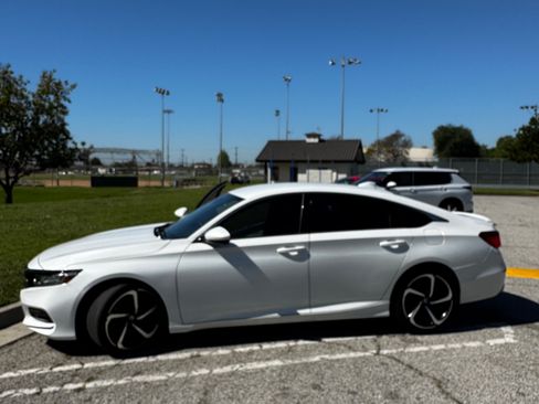 Used 2019 Honda Accord Sport image 9