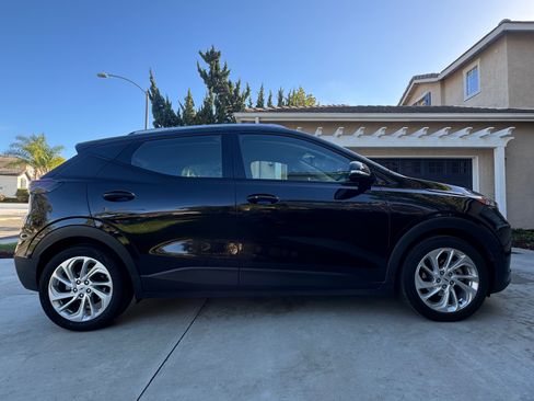 Used 2023 Chevrolet Bolt EUV LT w/ Driver Confidence Package FWD image 2