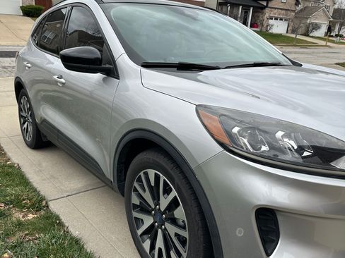 Used 2020 Ford Escape SE Sport image 1