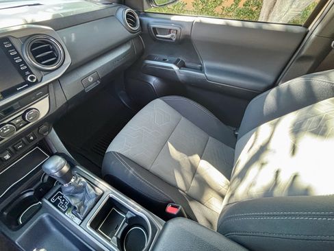 Used 2022 Toyota Tacoma TRD Sport w/ Technology Package RWD image 13