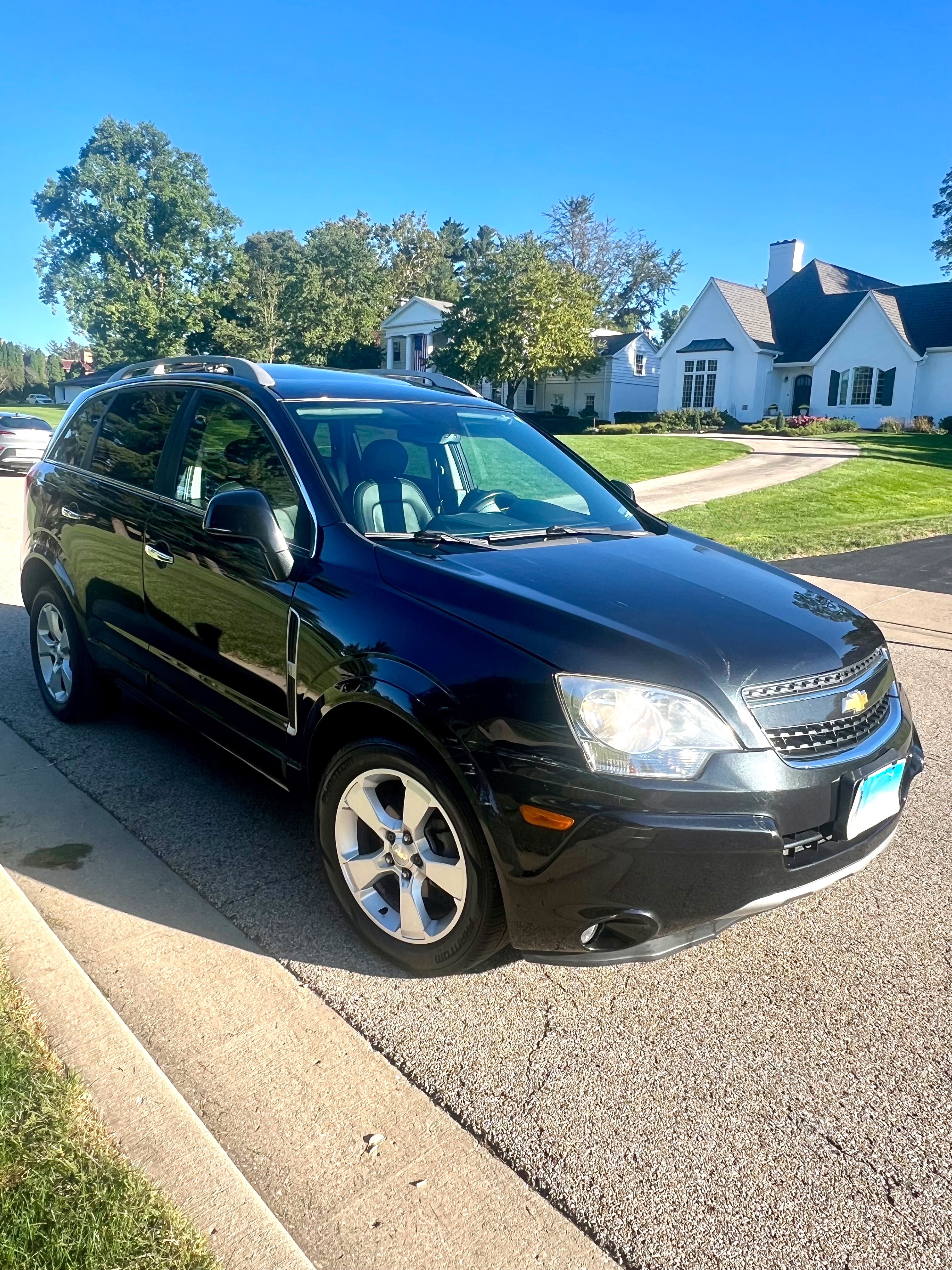 Used 2014 Chevrolet Captiva Sport LTZ FWD image 2
