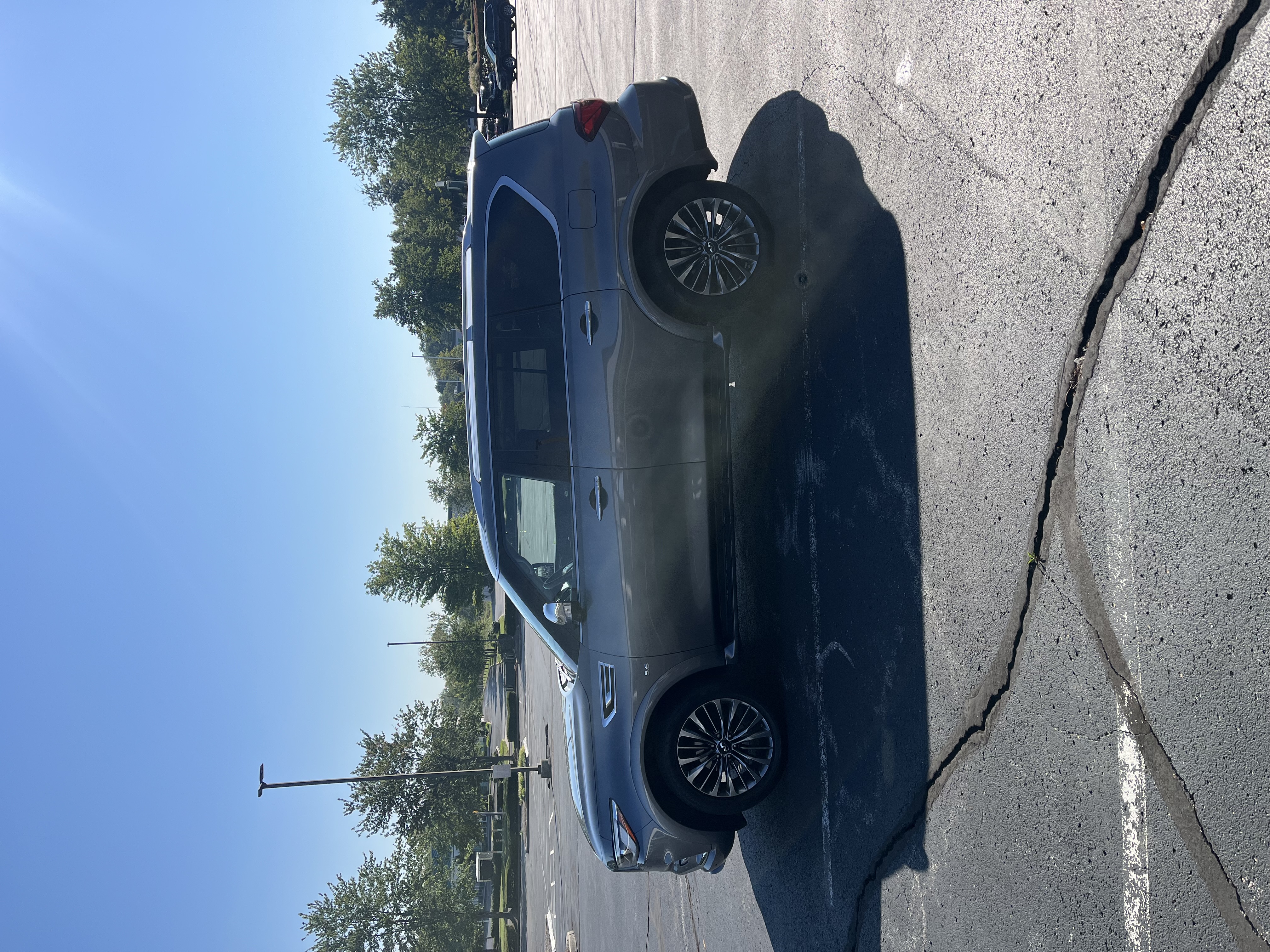 Used 2019 INFINITI QX80 Luxe AWD/4WD image 2