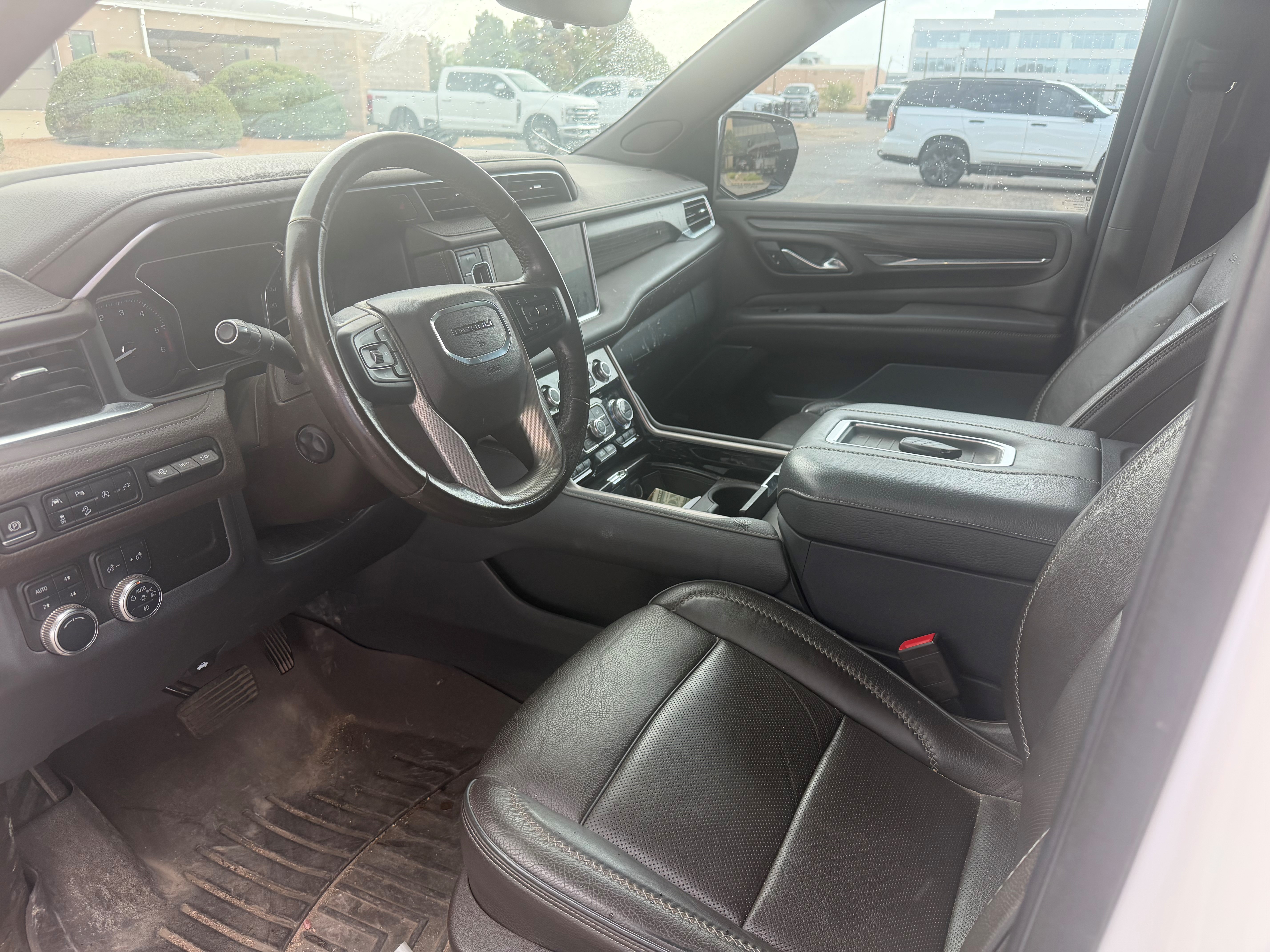 Used 2021 GMC Yukon Denali w/ Denali Premium Package AWD/4WD image 8