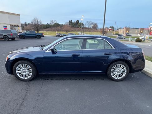 Used 2013 Chrysler 300 AWD w/ Driver Convenience Group image 16