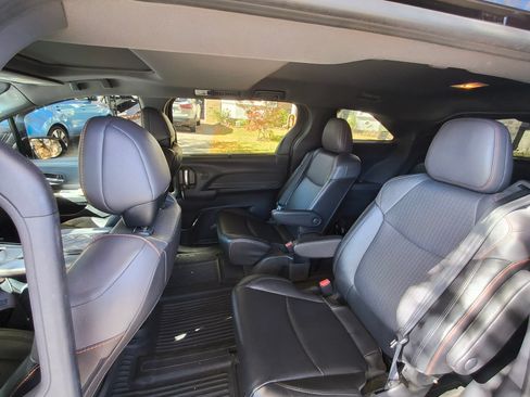 Used 2021 Toyota Sienna XSE image 9