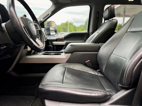 Used 2017 Ford F250 Lariat w/ Lariat Value Package image 9