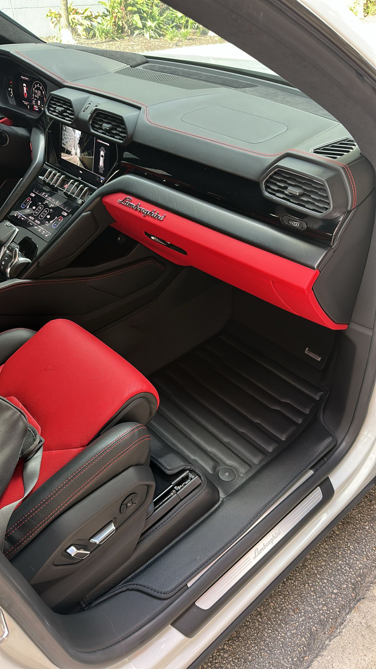Used 2022 Lamborghini Urus AWD/4WD image 10