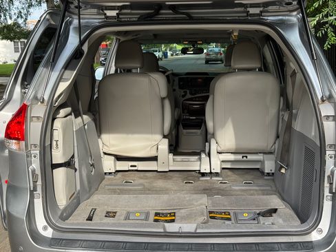 Used 2013 Toyota Sienna XLE image 11
