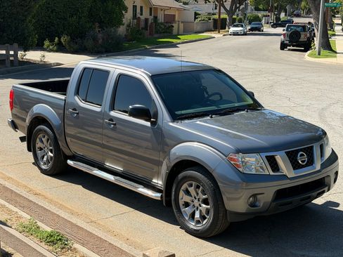 Used 2021 Nissan Frontier SV RWD image 2